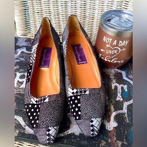 New without box Phyllis Poland Italy Black & Gray Vintage Pumps Size 8B